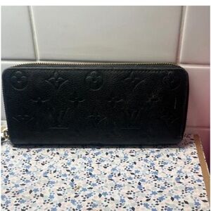 Authentic Louis Vuitton Zippy wallet